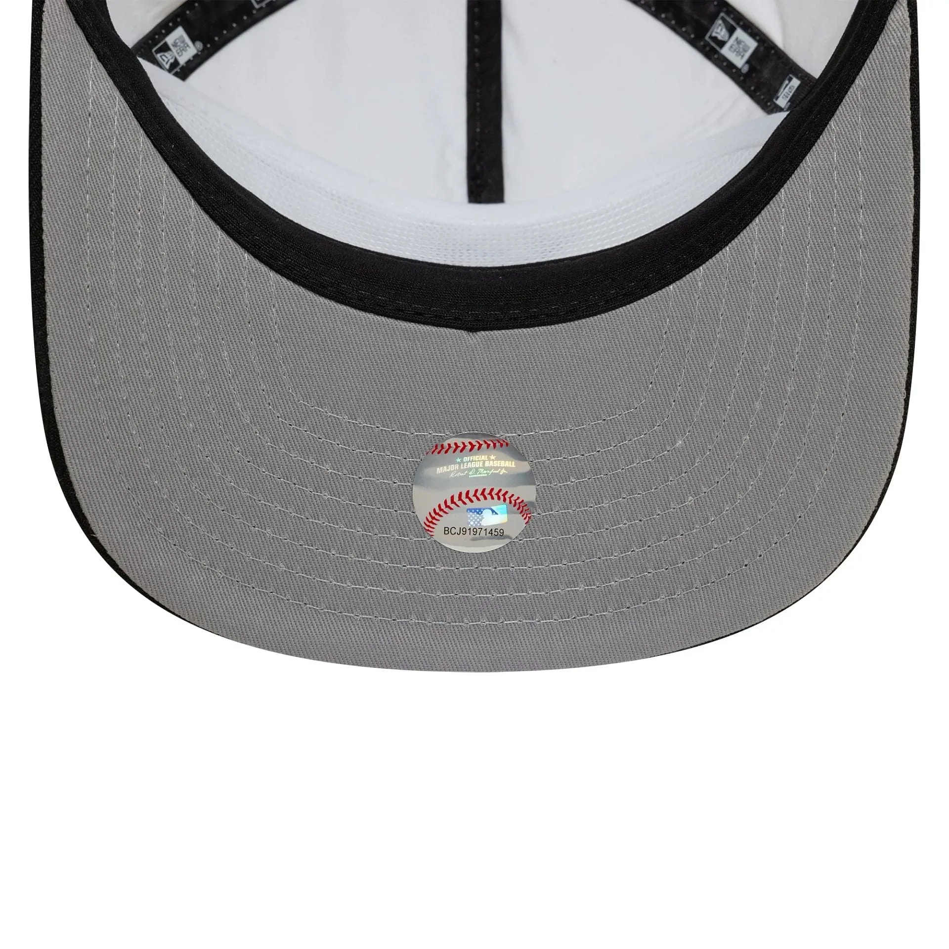 New York Yankees Chrome Logo White Golfer Snapback Cap NEW ERA